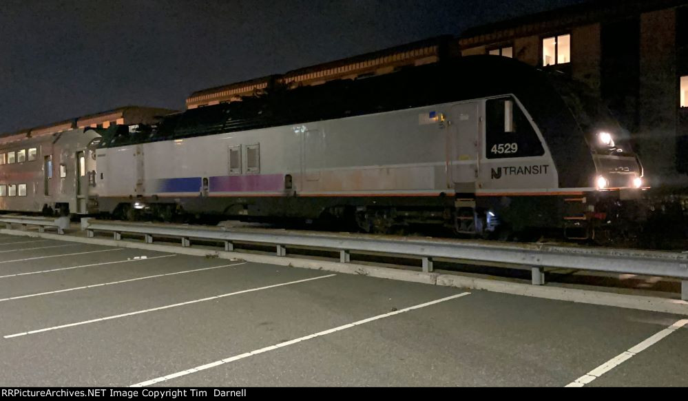 NJT 4529 on #1184